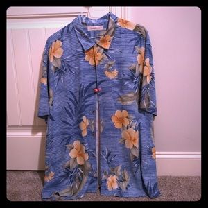 🌸🌺Tommy Bahama Button Up Shirt🌺🌸